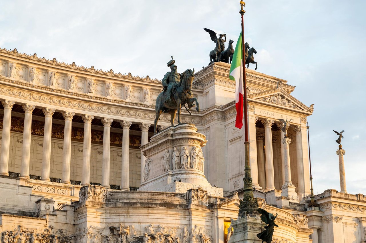 victor-emmanuel-ii-monument-rome-sunset-italy.jpg