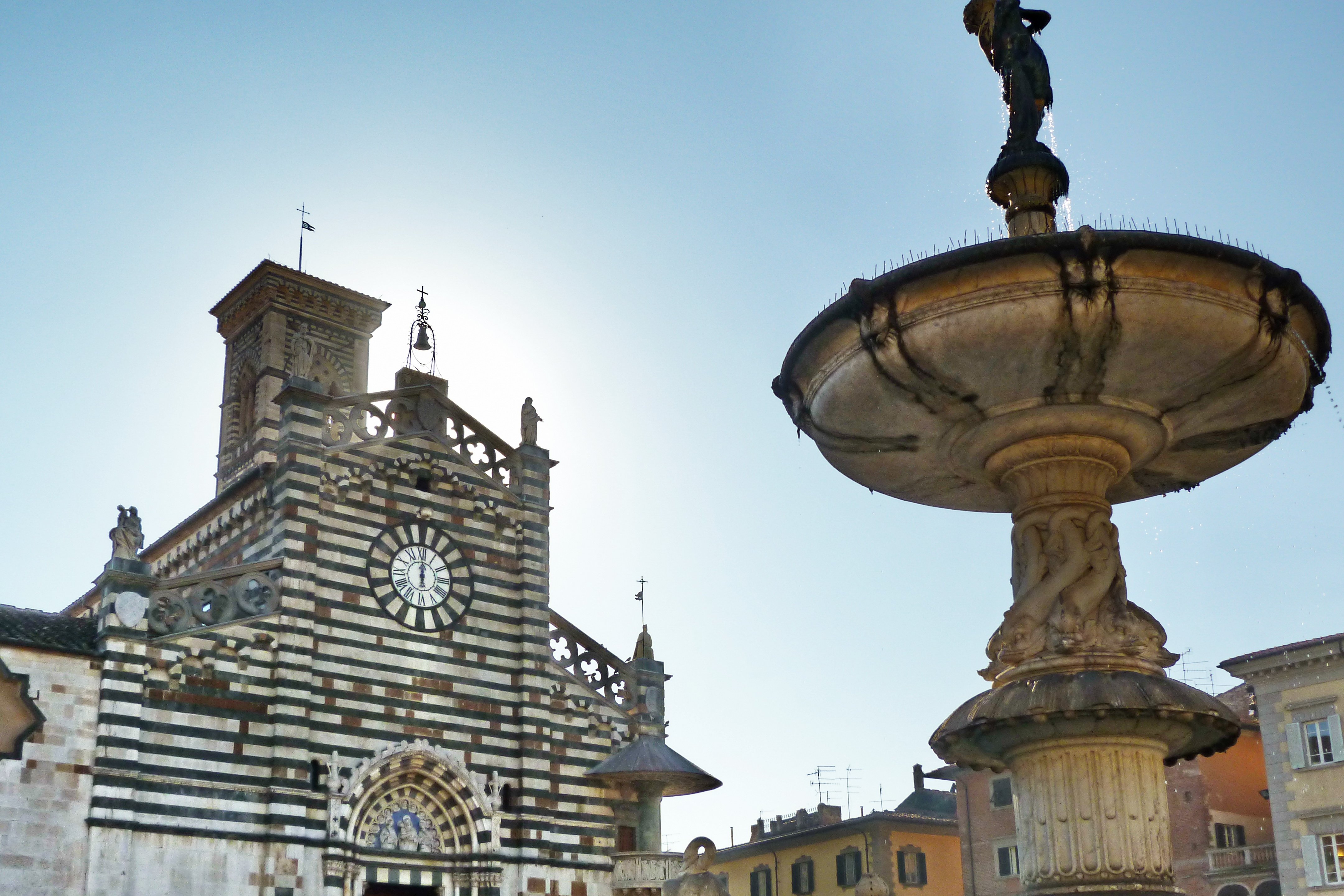 Piazza_Duomo,_Prato,_Toscana,_Italia_08.jpg