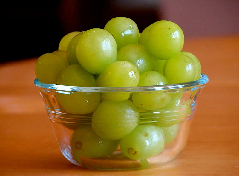 800px-Grapes_in_a_bowl.JPG