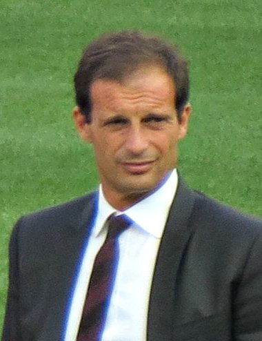 Allegri_with_Milan_players_(cropped)_-_3.jpg