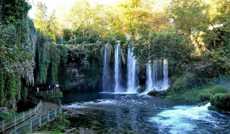 13-Düden-Waterfalls-Gambar-Foto-Tempat-Wisata-Terkenal-dan-Favorit-di-Turki-768x448.jpg