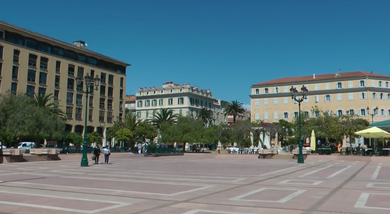 15.-Córcega-(Ajaccio)-piazza-de-Gaulle.png