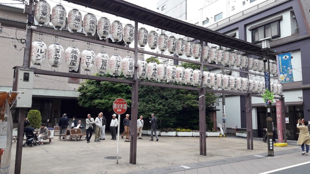 A Walk in a Street of Tokyo, Japan!