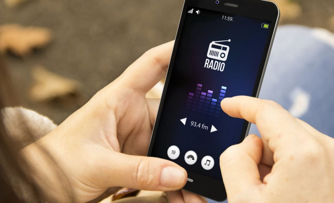 Smartphone-FM-Radio-Featured-1140x694.jpg