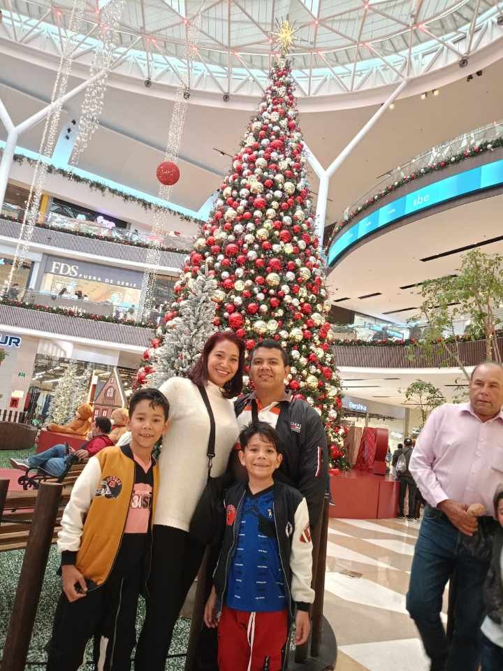 mi hijo en Colombia Navidad 2.jpg