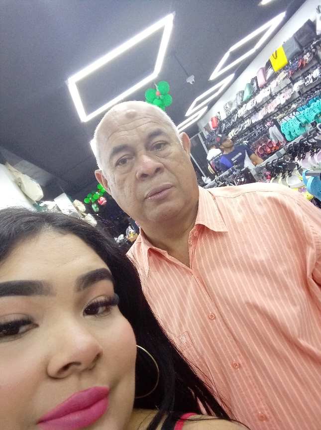 con mi hija tienda.jpg