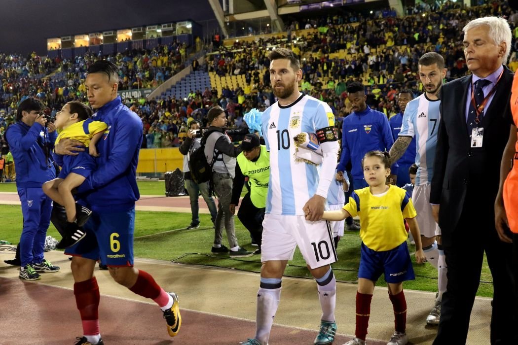 ECUADOR_VS_ARGENTINA_(36956090233).jpg