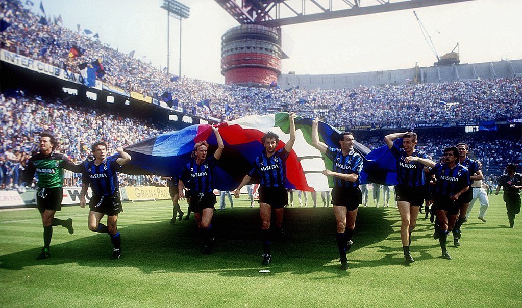 1024px-Inter_dei_Record_-_Scudetto_1988-1989.jpg