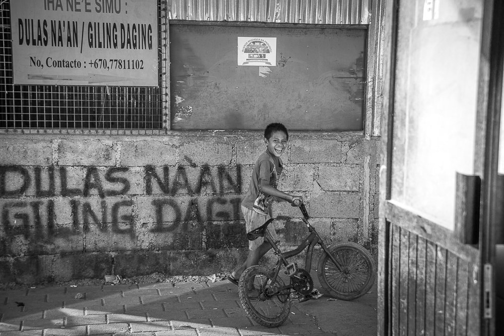 marcado taibessi meninos bicicleta bw 1-2.jpg