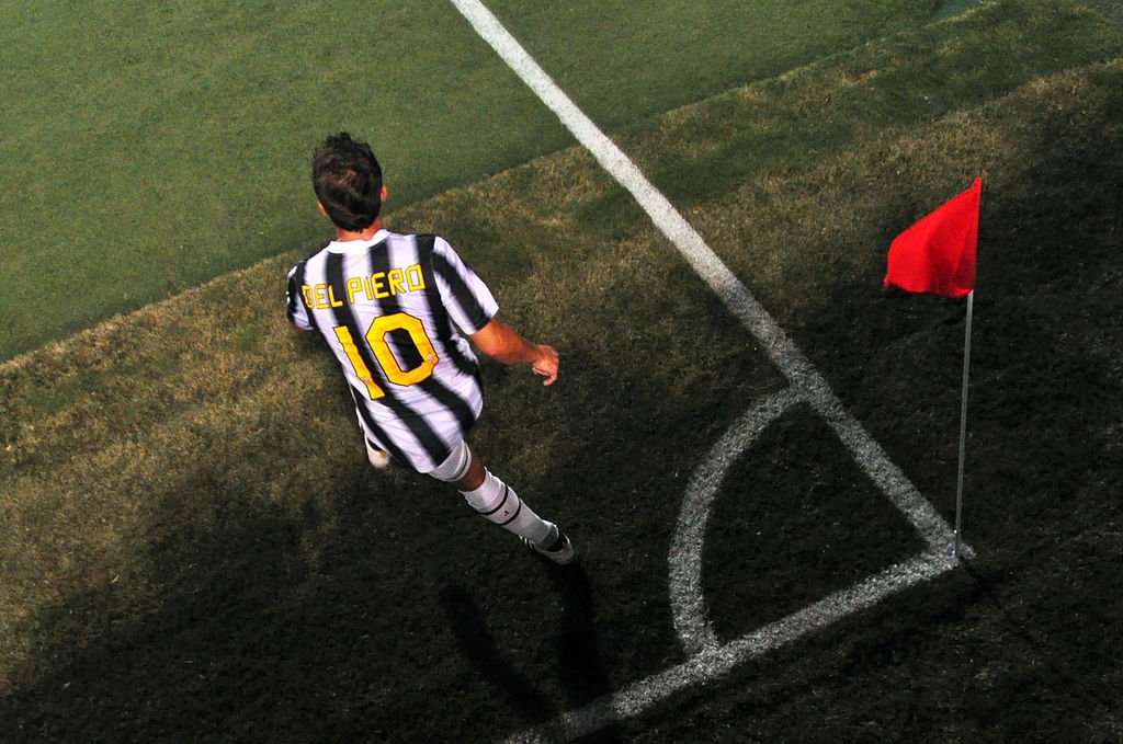 Guadalajara_Chivas_vs_Juventus_FC,_2011,_Alex_Del_Piero_(cropped).jpg