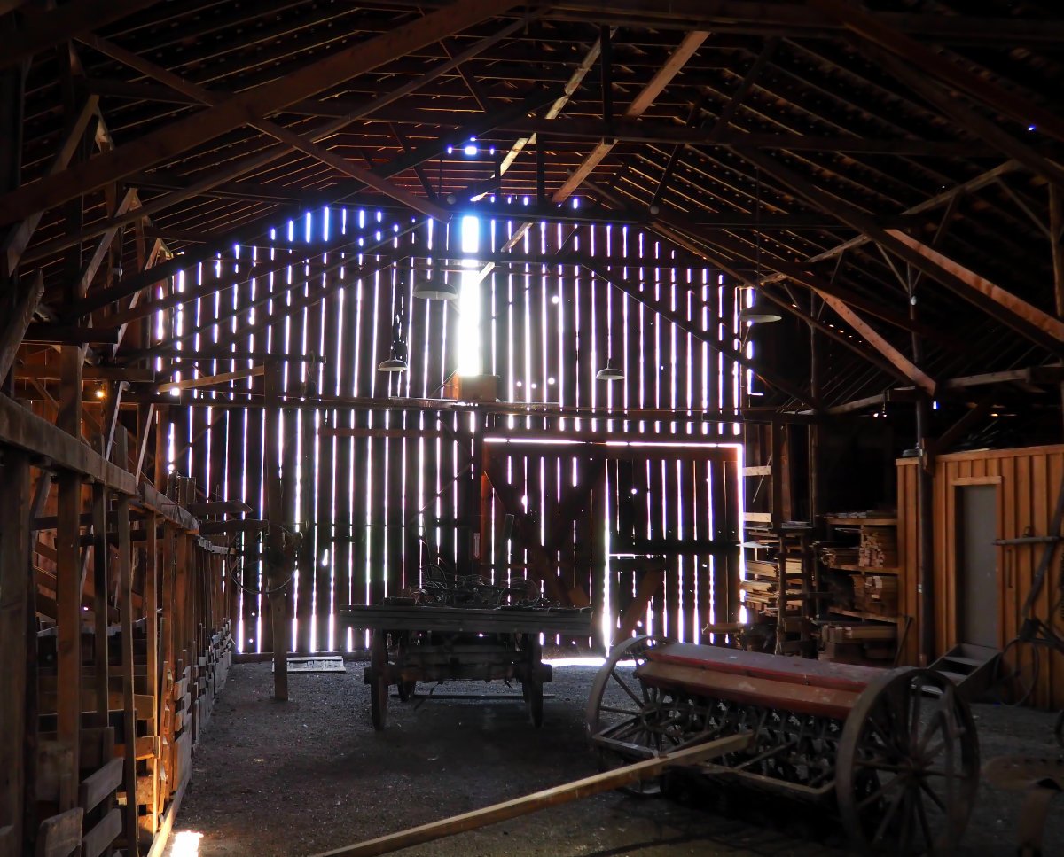 20160510-125322-james-cant-john-day-fossil-beds-barn-1200.jpg