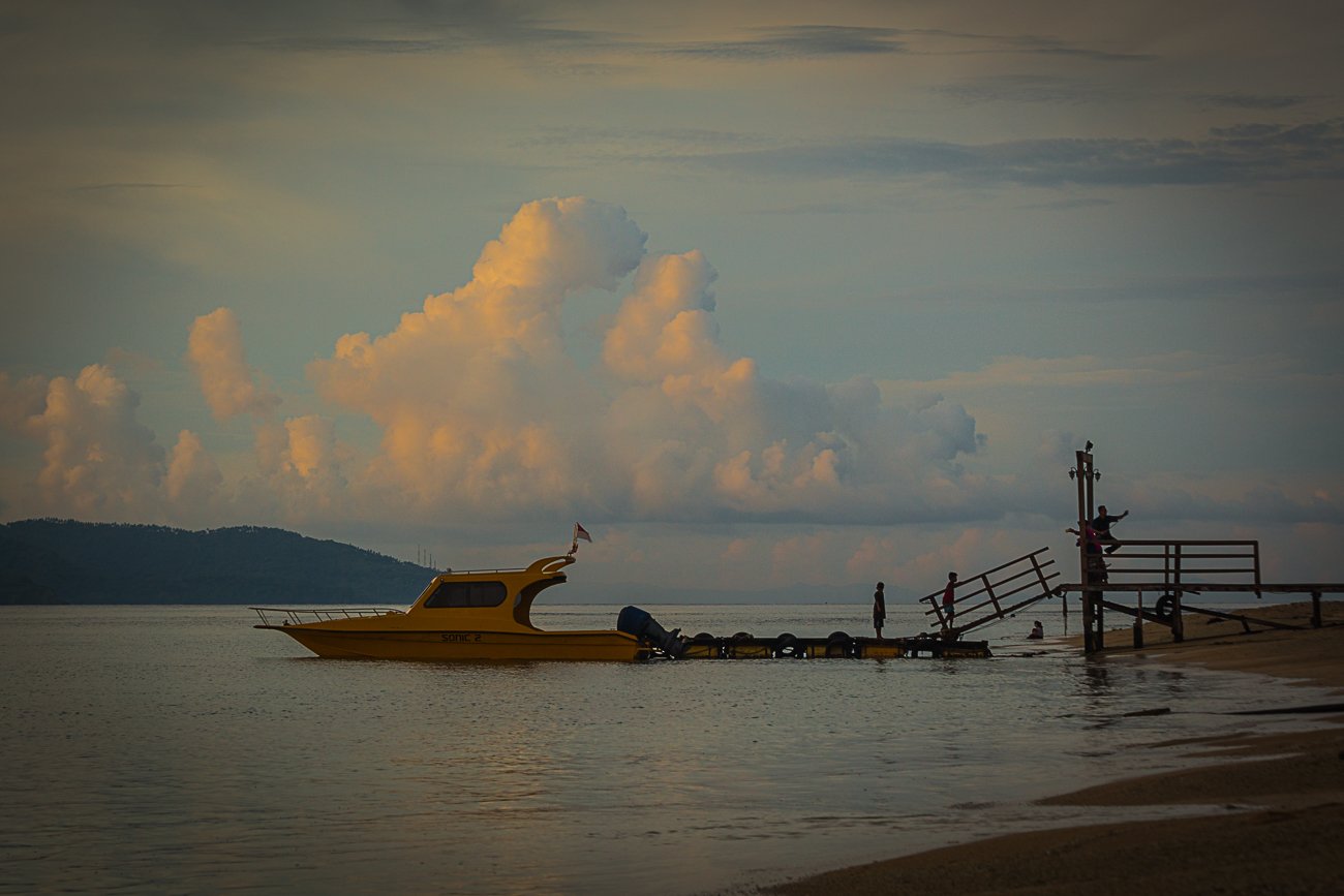 Gili sunrise kids.jpg