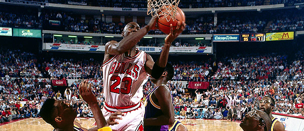 Watch: Michael Jordan’s SPECTACULAR Playoff Move – This Is Fitz