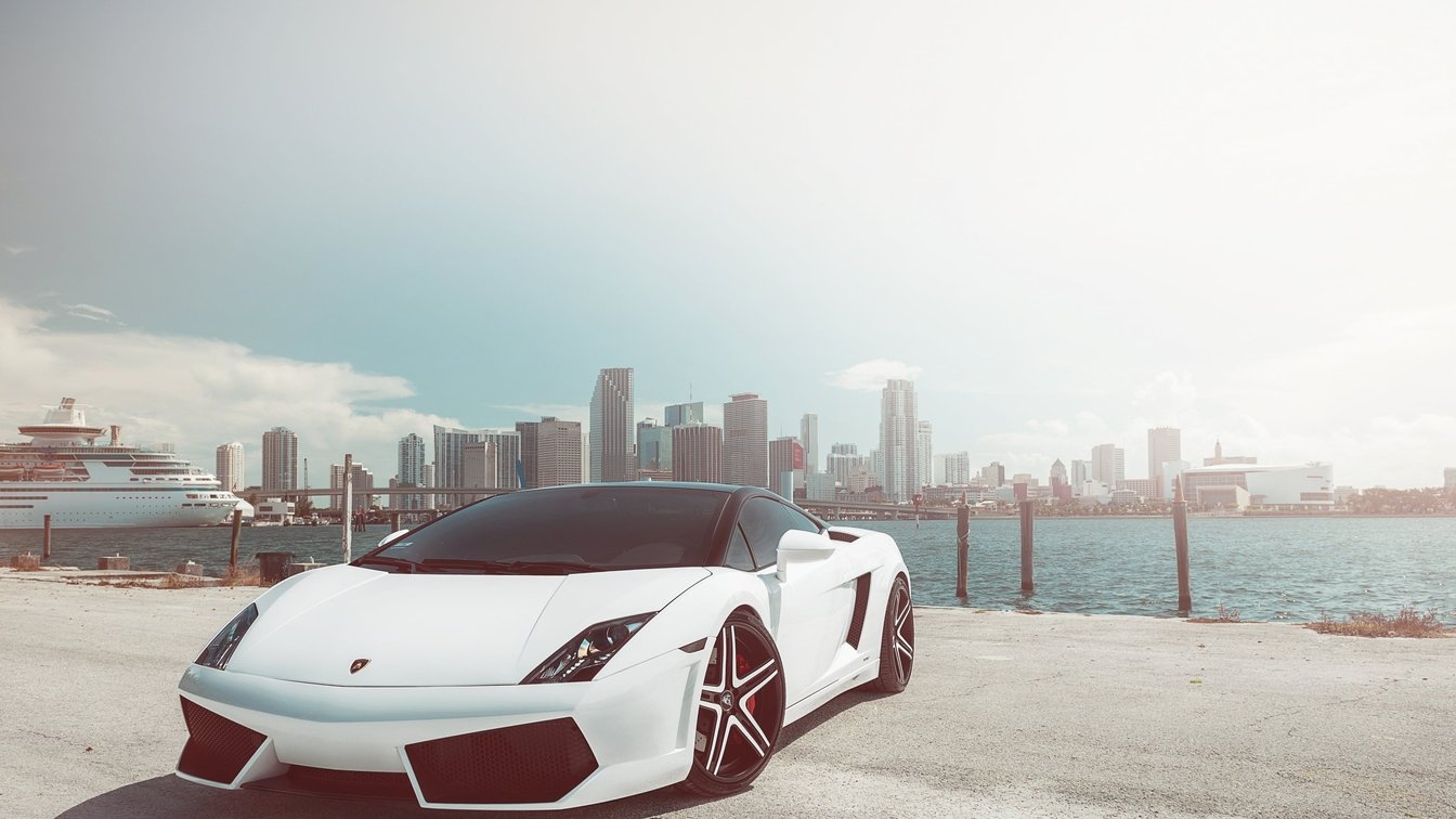 Lamborghini Aventador.jpg