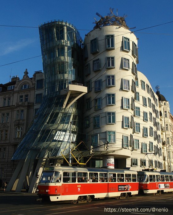 dancing-house-and-tram.jpg