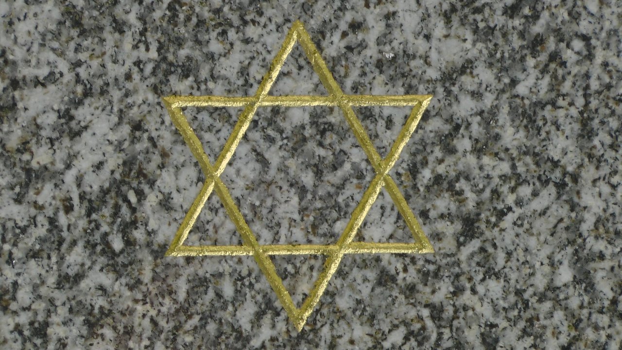 star-of-david-in-cemetery.jpg