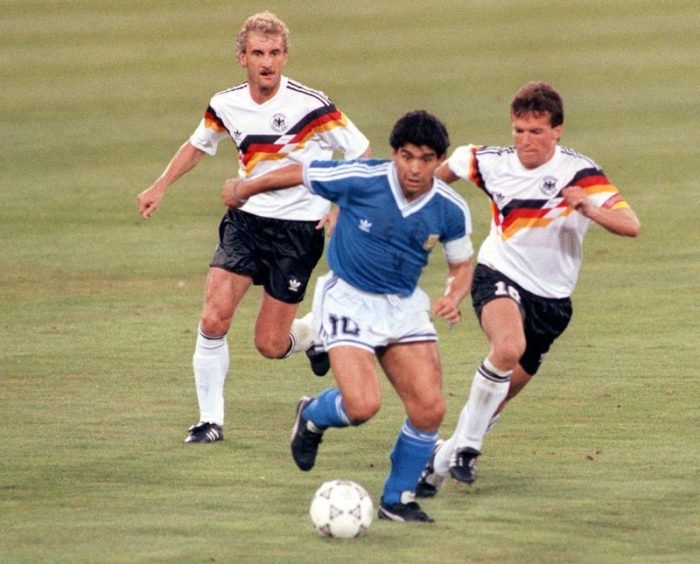 Italia_90_-_Germania_Ovest-Argentina_-_MaradonaMatthäusVöller-700x564.jpg