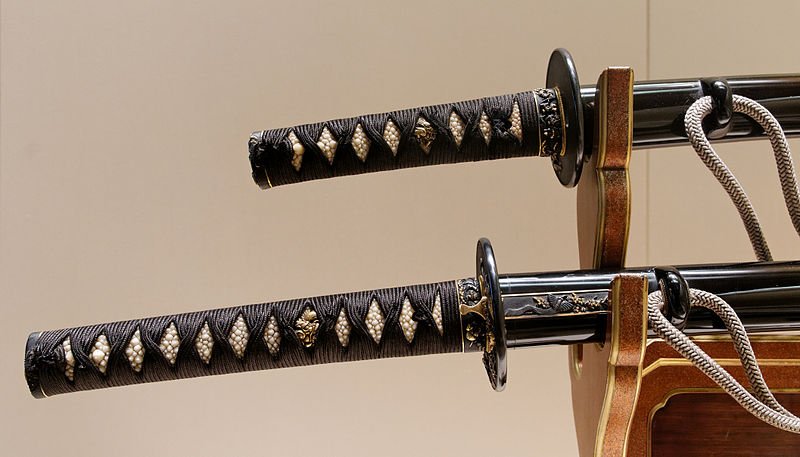 800px-Koshirae_daisho_Met_36.25.1725.jpg