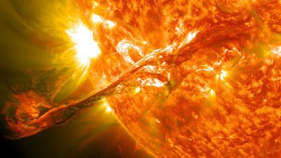 800px-Magnificent_CME_Erupts_on_the_Sun_-_August_31.jpg