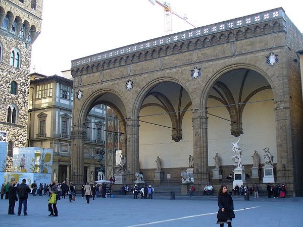 800px-Loggia_dei_Lanzi_76.JPG