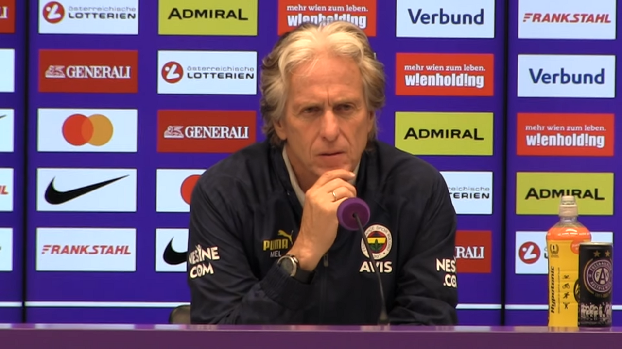 Jorge_Jesus_Press_Conference,_August_2022.png