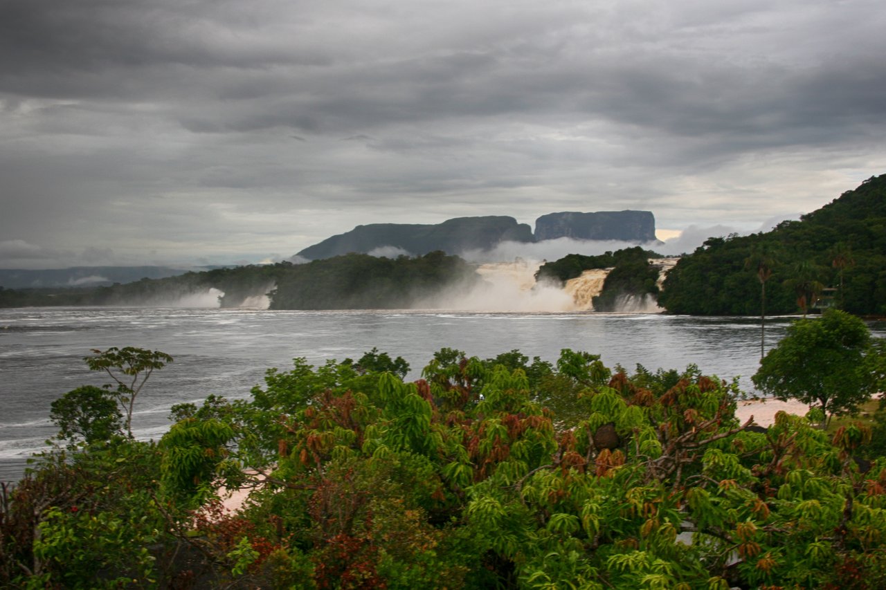 Canaima Lagoon 3.jpg