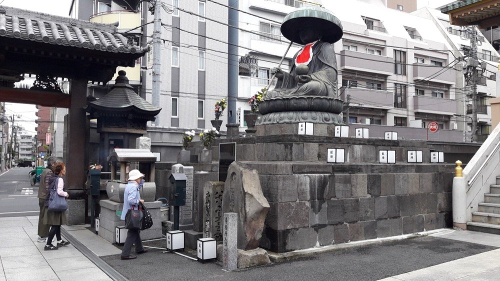 A Walk in a Street of Tokyo, Japan!