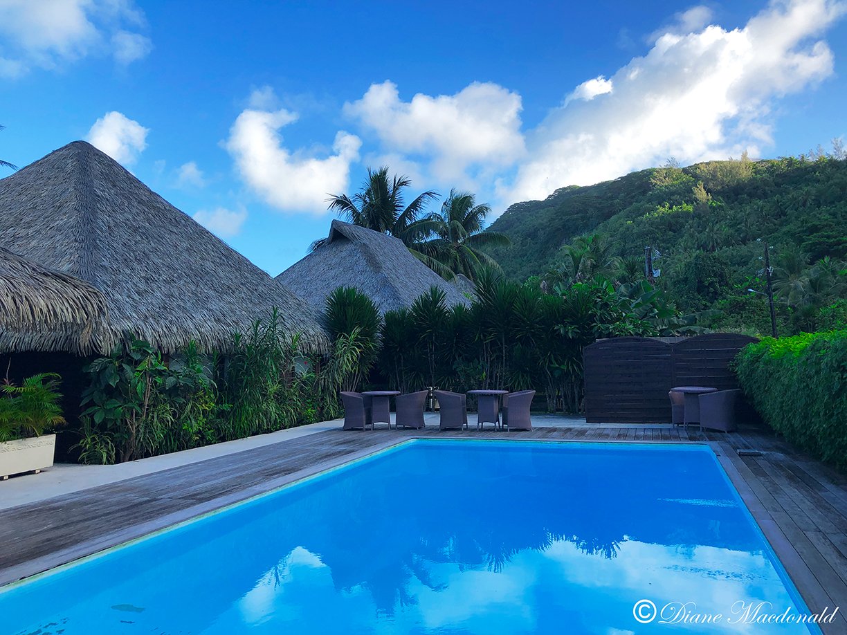 huahine swimming pool.jpg