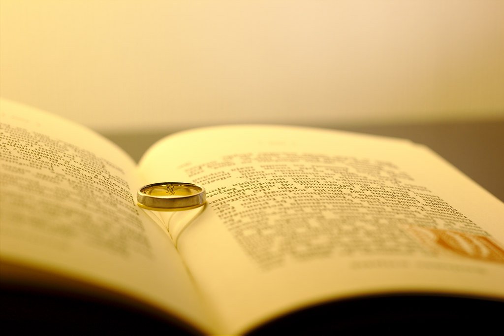 A Ring on a Book