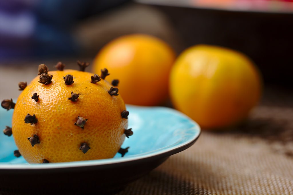 Clementine with cloves (175/365)