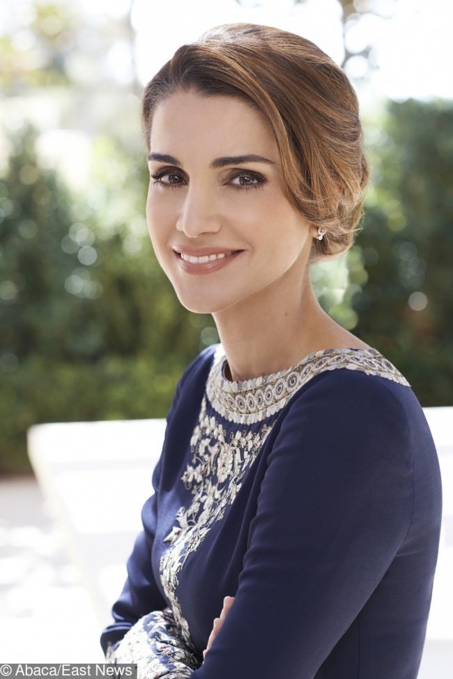 the charitable work of princess diana and queen rania With her involvement in charity work, her common touch and being at ease in the presence of ordinary people, many expect her to fill the role left vacant by the demise of diana princess of wales '' she will just be the perfect choice as a dazzling royal presiding over world charitable causes,'' said the wife of a high ranking western queen . the charitable work of princess diana and queen rania With her involvement in charity work, her common touch and being at ease in the presence of ordinary people, many expect her to fill the role left vacant by the demise of diana princess of wales '' she will just be the perfect choice as a dazzling royal presiding over world charitable causes,'' said the wife of a high ranking western queen .