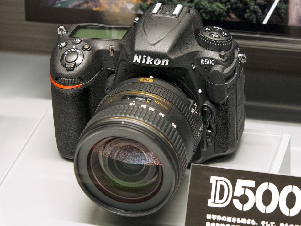 Nikon_D500_front-left_2016_Nikon_Museum.jpg
