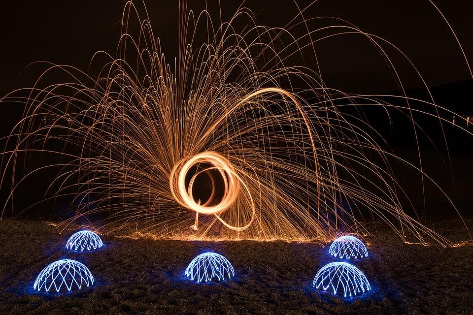 lightpainting-3266595_1280.jpg