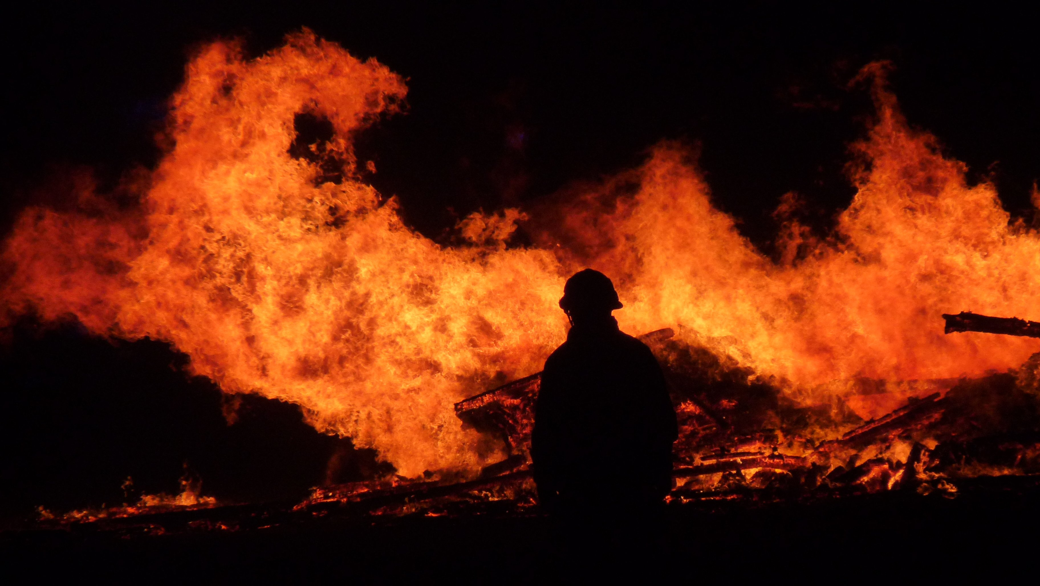 Burning sculpture photo by Michele Graybeal 2016