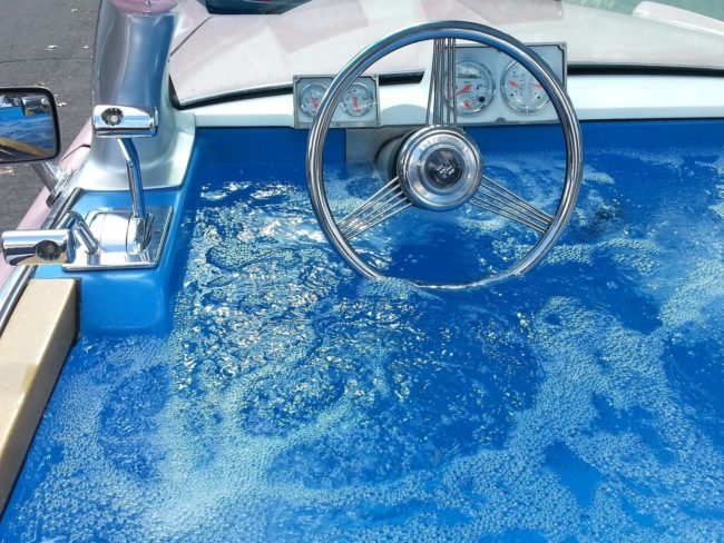 coche-viejo-transformado-en-jacuzzi-de-lujo-9.jpg