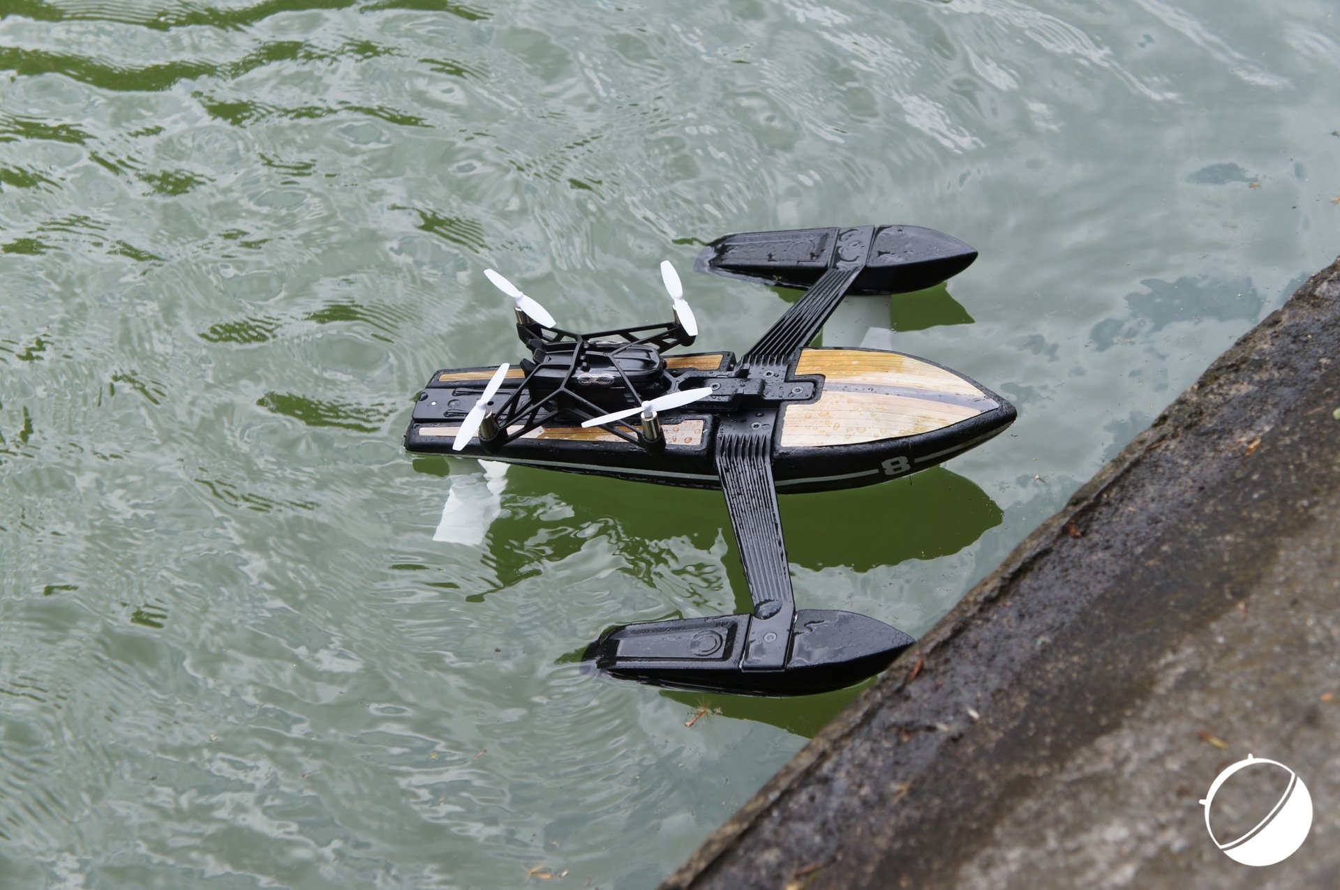 parrot orak hydrofoil minidrone