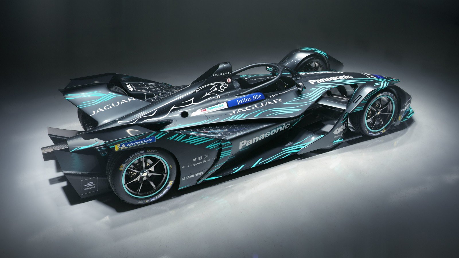 2018_jaguar_i_type_electric_formula_e_car_4k_2-1600x900.jpg