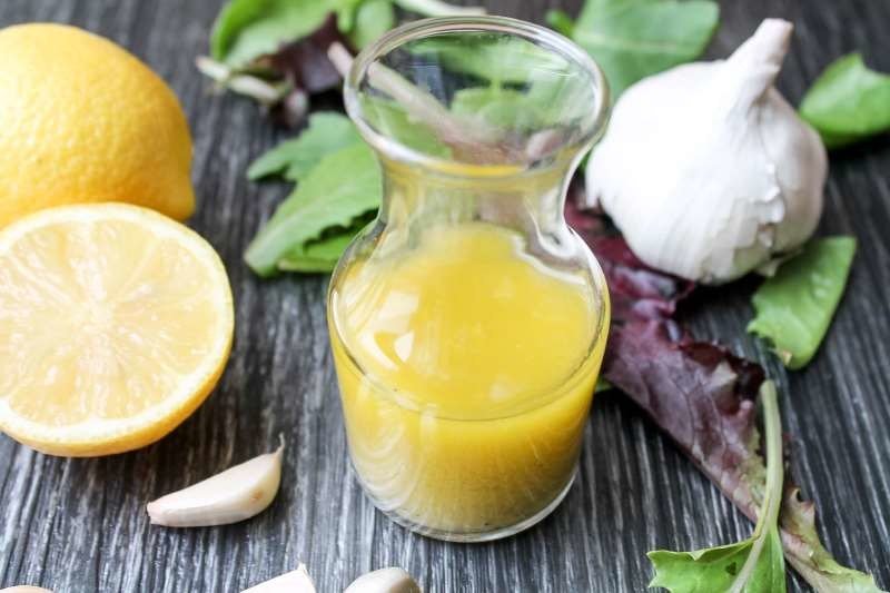 Put the garlic into the lemon juice, the benefits of drinking