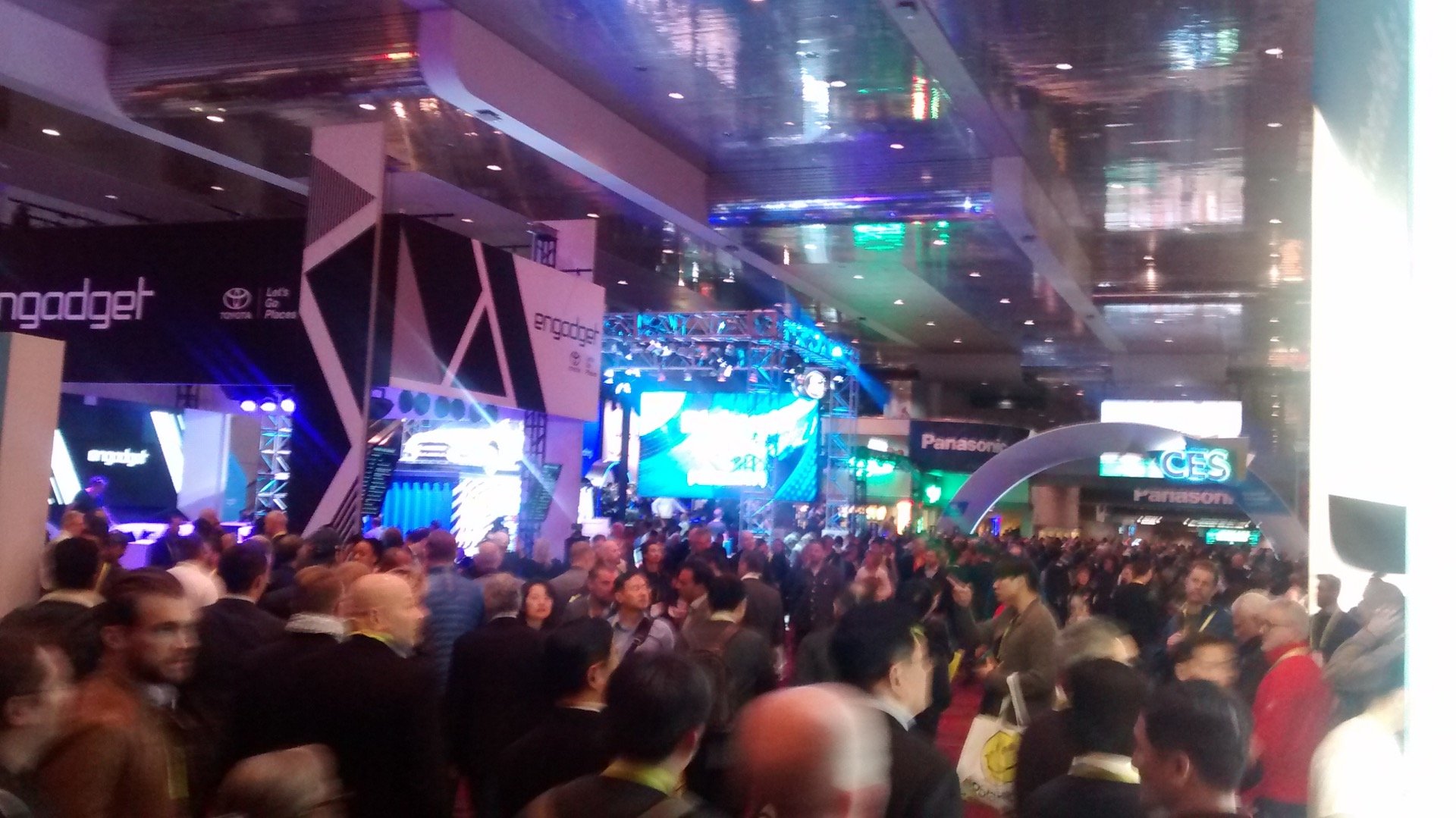 The CES Main Hall Crowd is Mind Boggling