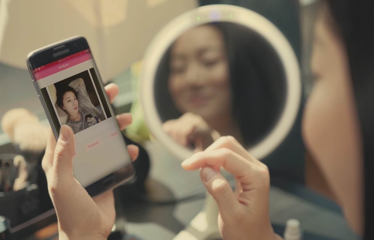 Shezmirror-Smart-Skincare-Mirror-07.jpg