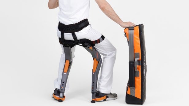 noonee-2018-wearable-chair-1.jpg