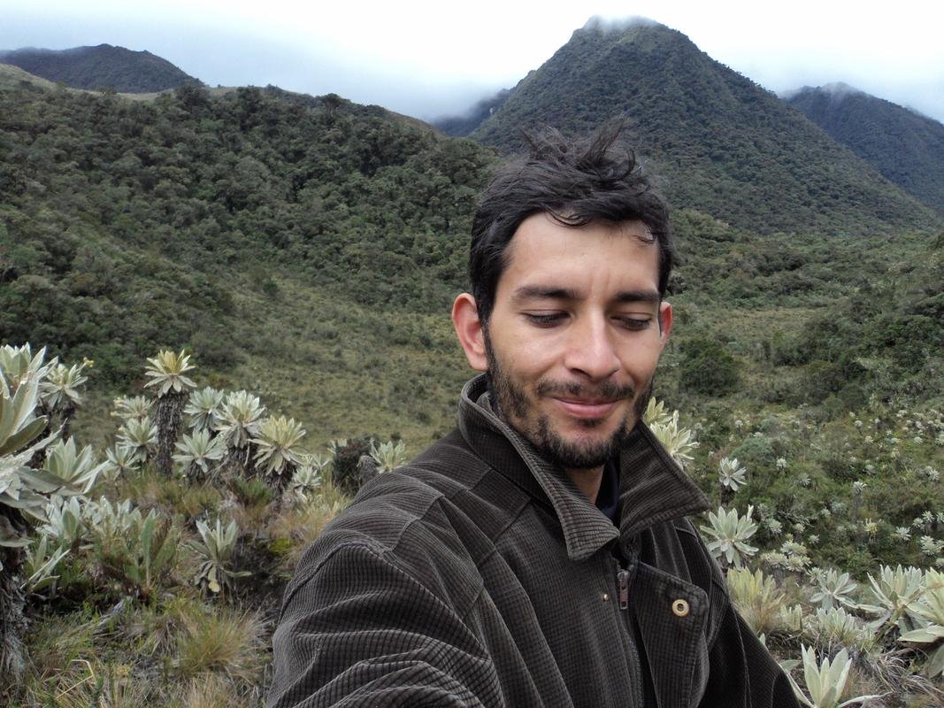 HOMBRE_PREOCUPADO_PENSATIVO