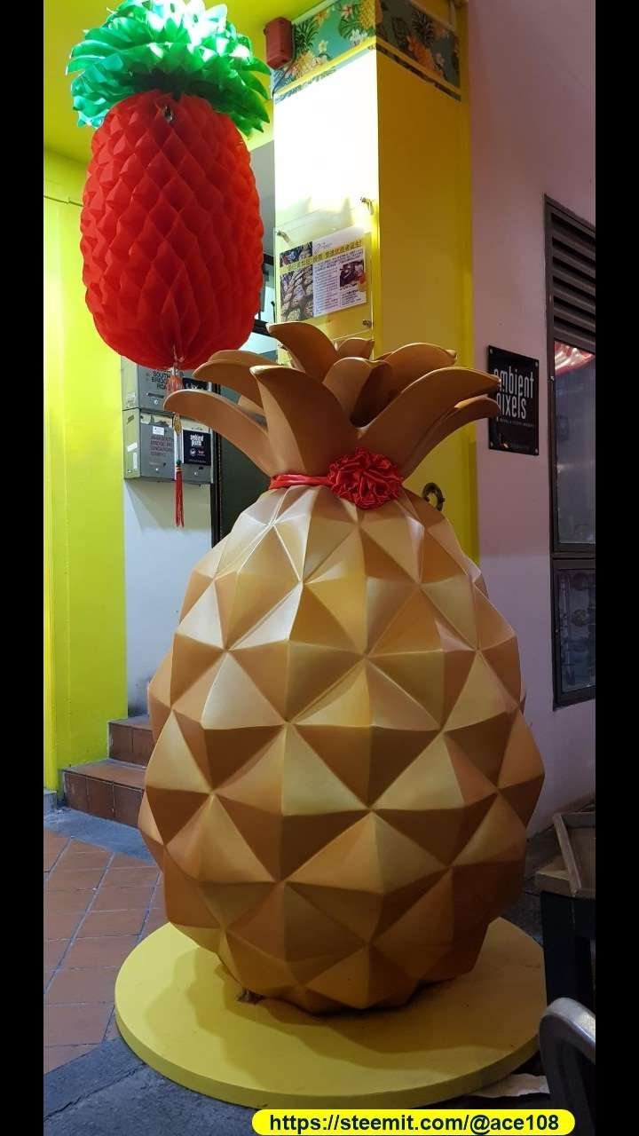 Big pineapple 1]