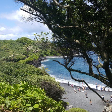 Pa‘iloa Black Sand Beach