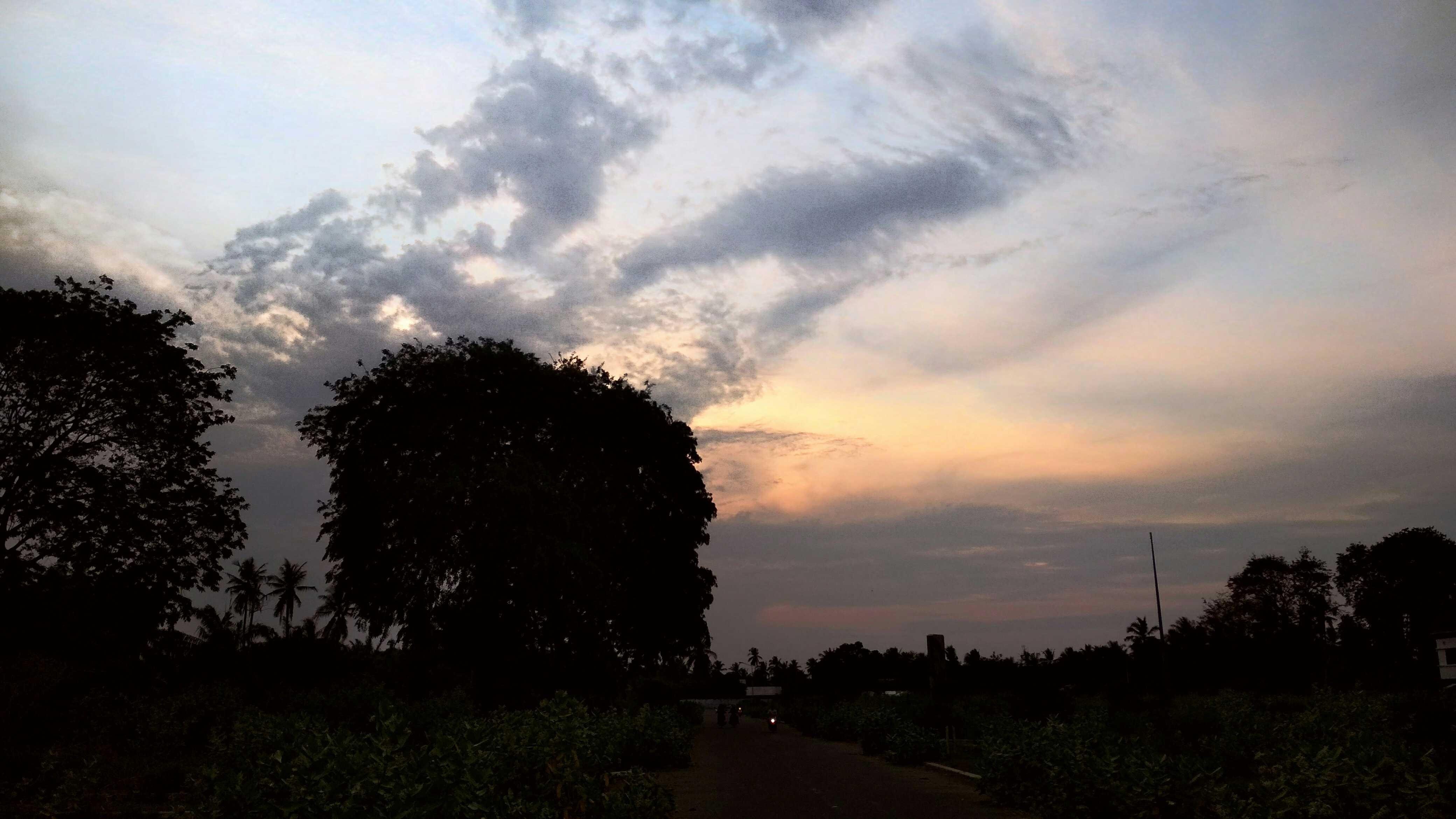 Gambar Pemandangan Sore Menjelang Malam