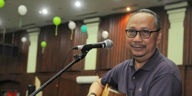 Puisi Syair Lagu Ebiet G Ade 1001 Kumpulan Puisi Terbaik