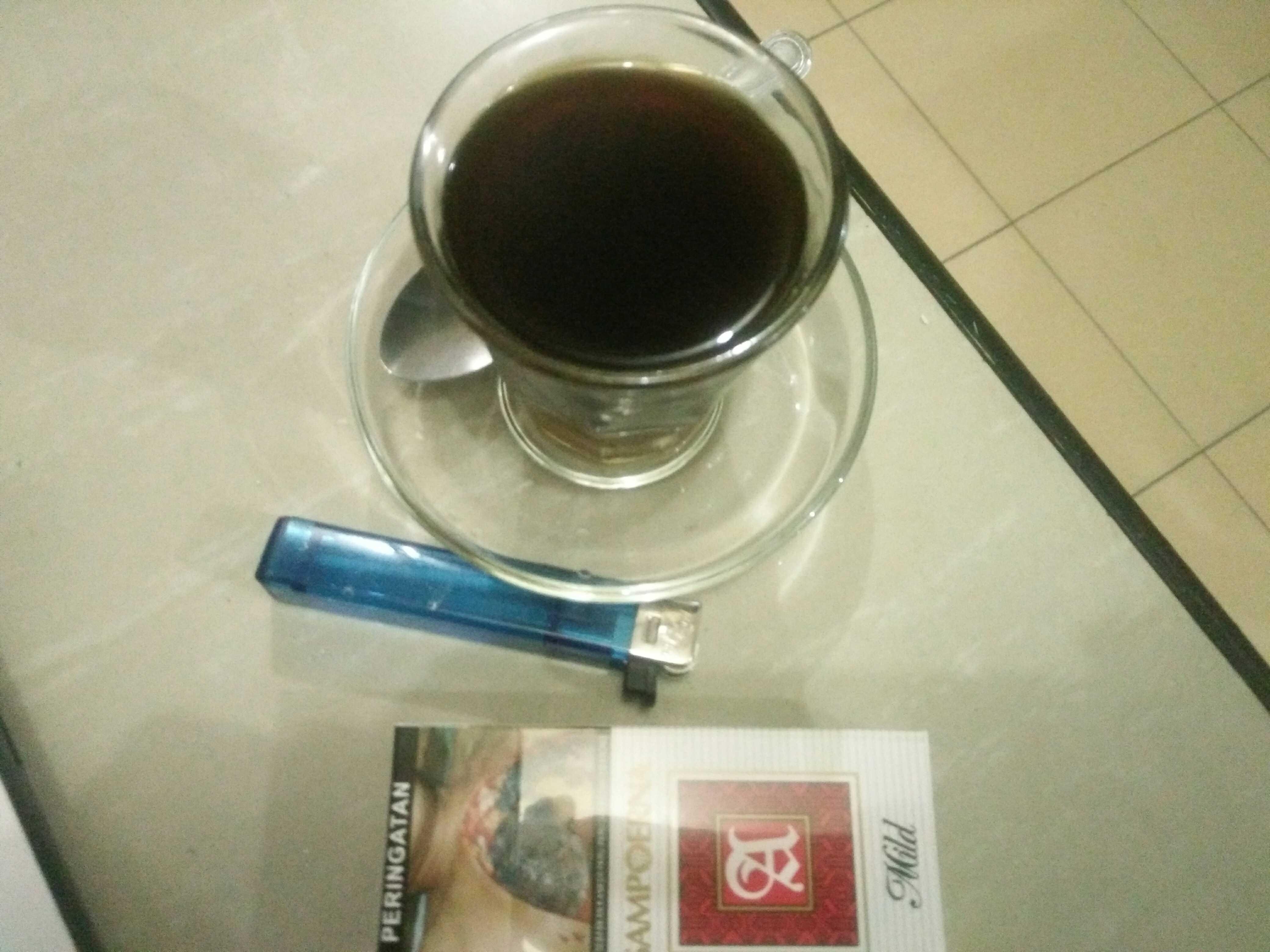 Gambar Kopi Dan Rokok Di Cafe 3956