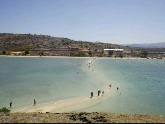Sea Phenomenon Split In 3 Beaches Indonesia Is Cool Abis Steemit This Beach Is Located In The Village Of Soro District Lambu Sape Kabupaten Bima At Around 16 00 To 18 Pm And 03 07 Has Ups