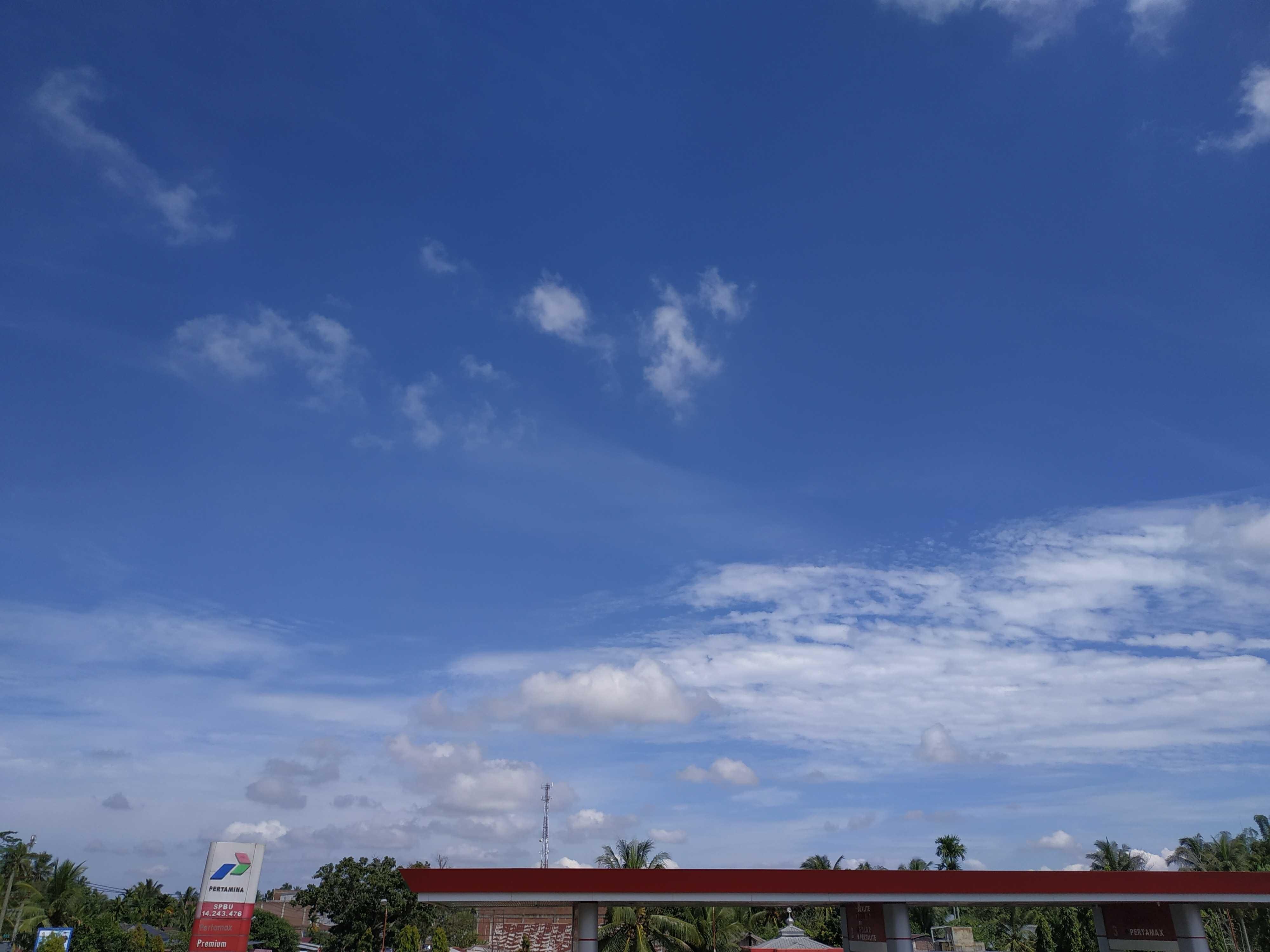  Gambar Pemandangan Langit Biru 