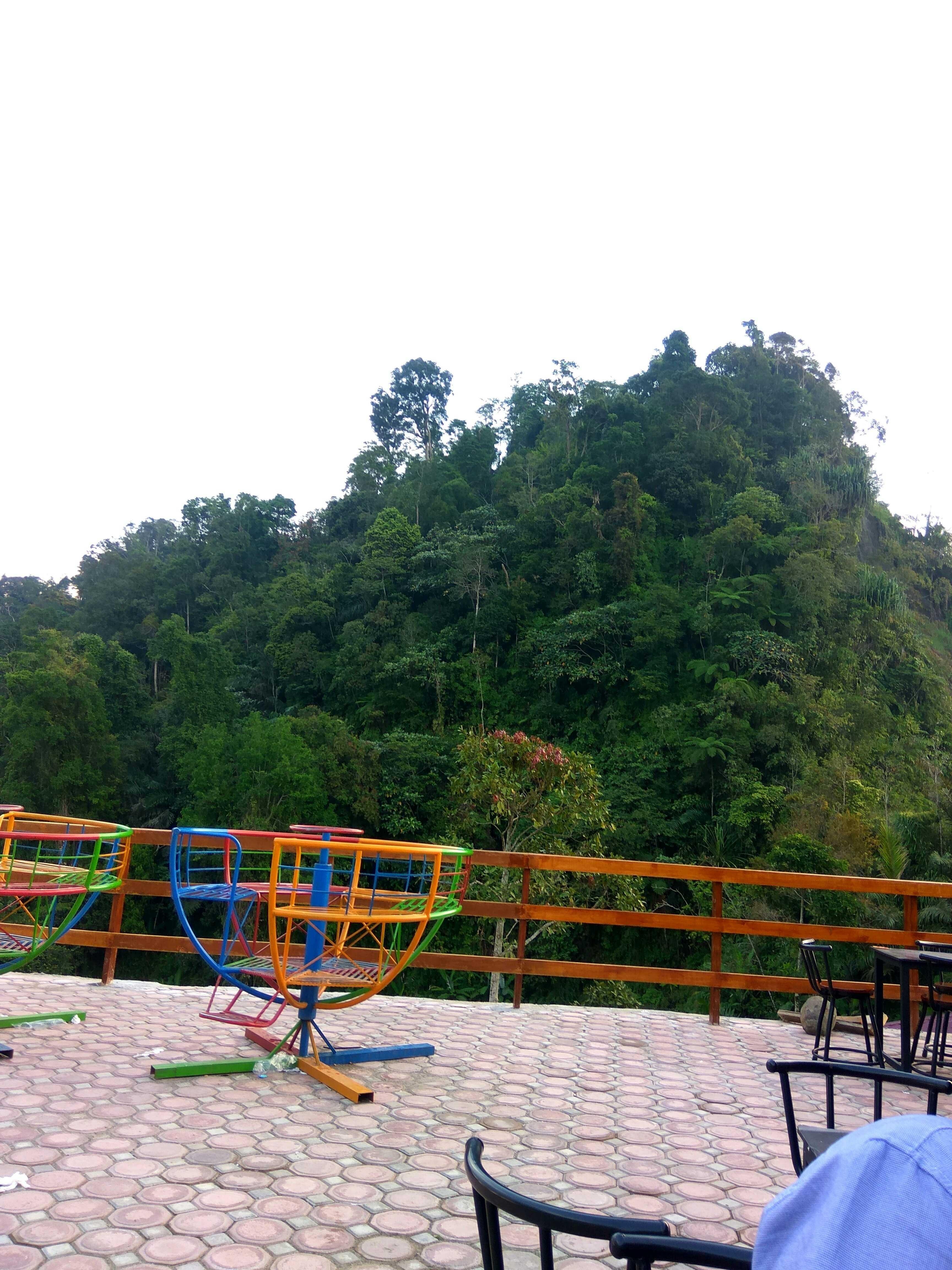 Menikmati Pemandangan Di Atas Puncak Hill Gunung Salak Aceh